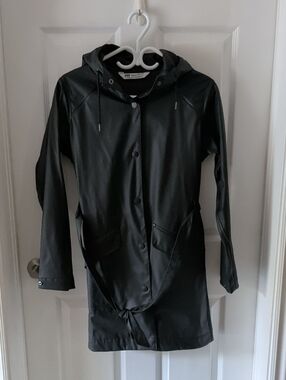 Helly Hansen Black Hooded Trench/Rain Coat with Front Pockets